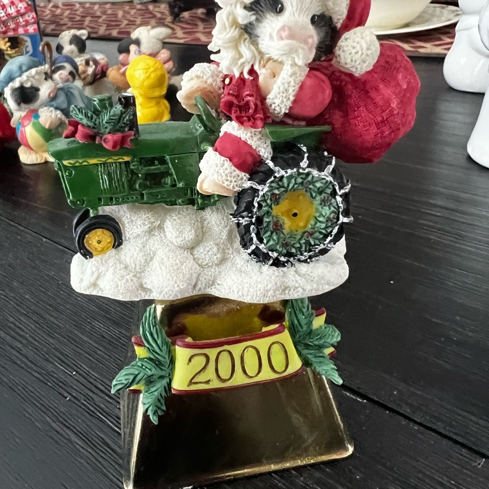 Mary’s Moo Moos Santa Cow & Bell Tractor Figurine yr 2000